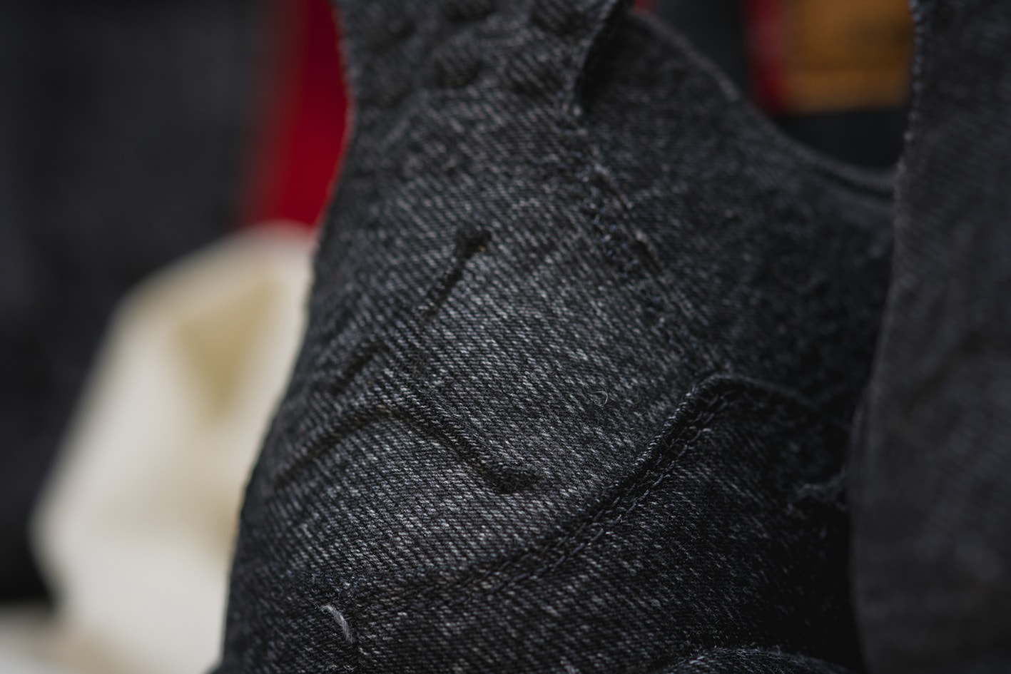 近賞 Levi's x Air Jordan 4 全新黑白配色及單寧外套