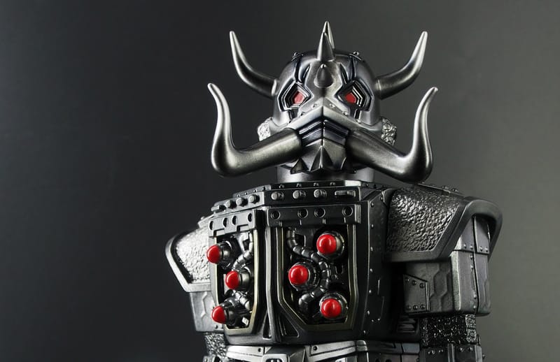 HYPEBEAST 專訪：只為打破傳統窠臼，他們聯手創造「魔王機器人」