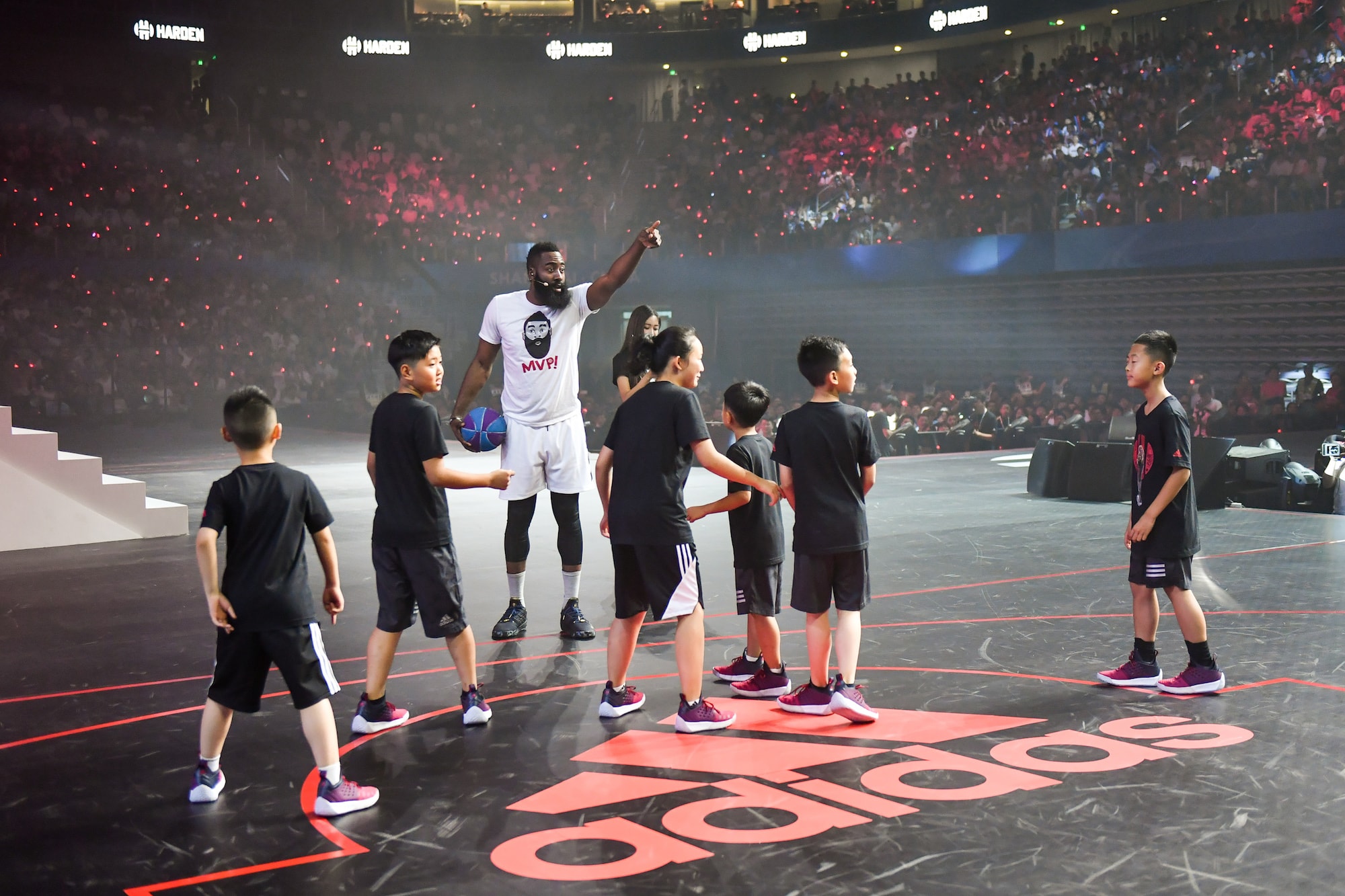 adidas Basketball 再次携手 James Harden「登」陆上海
