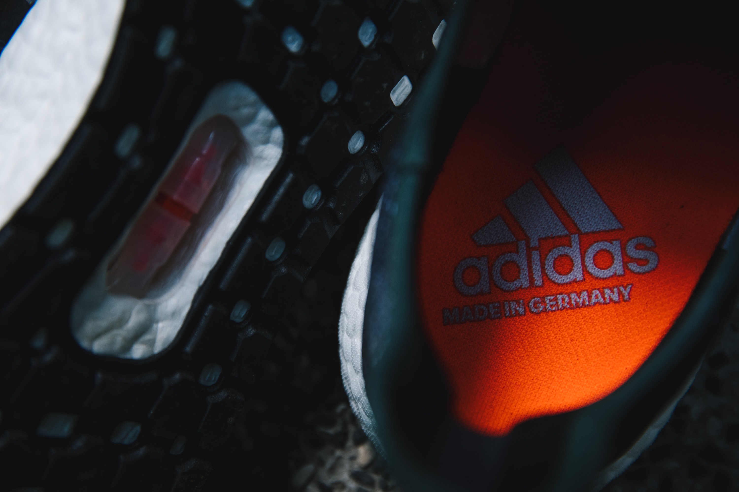 近賞 adidas SPEEDFACTORY AM4 城市系列上海特別版跑鞋 AM4SH