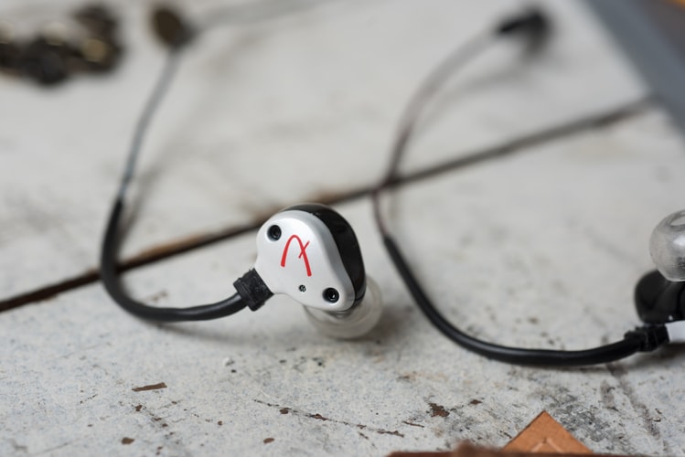 Fender 推出全新 PureSonic 系列耳機