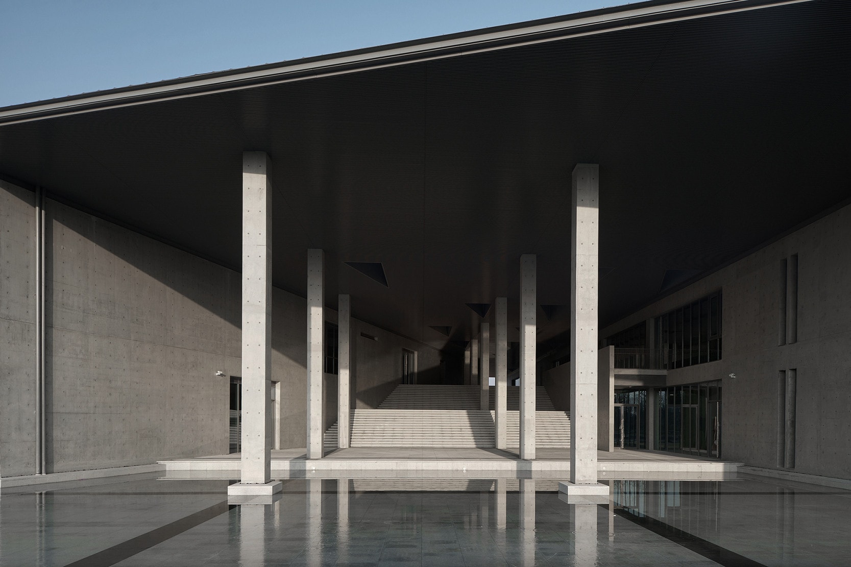 走進神級建築師安藤忠雄設計的「杭州良渚文化藝術中心」