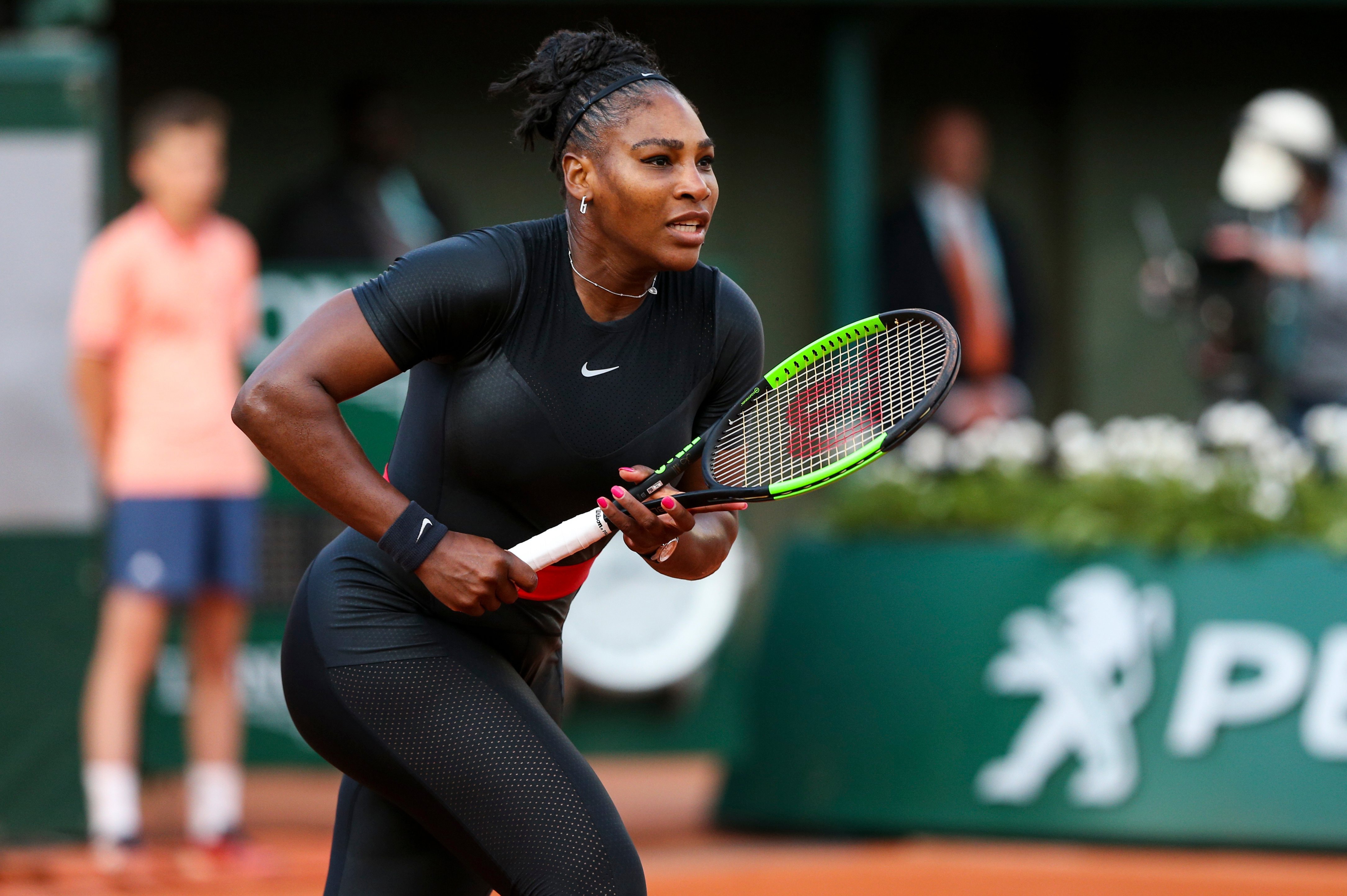 Serena Williams 黑色貼身戰袍最主要的功能是保住她的性命？
