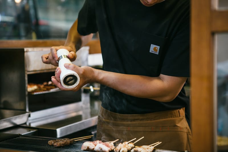 Carhartt WIP 與台灣吉利串燒展開限定合作