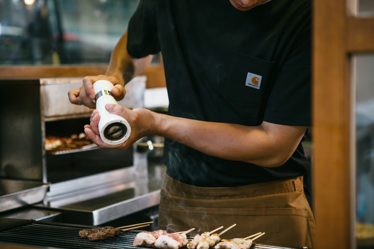 Carhartt WIP 與台灣吉利串燒展開限定合作