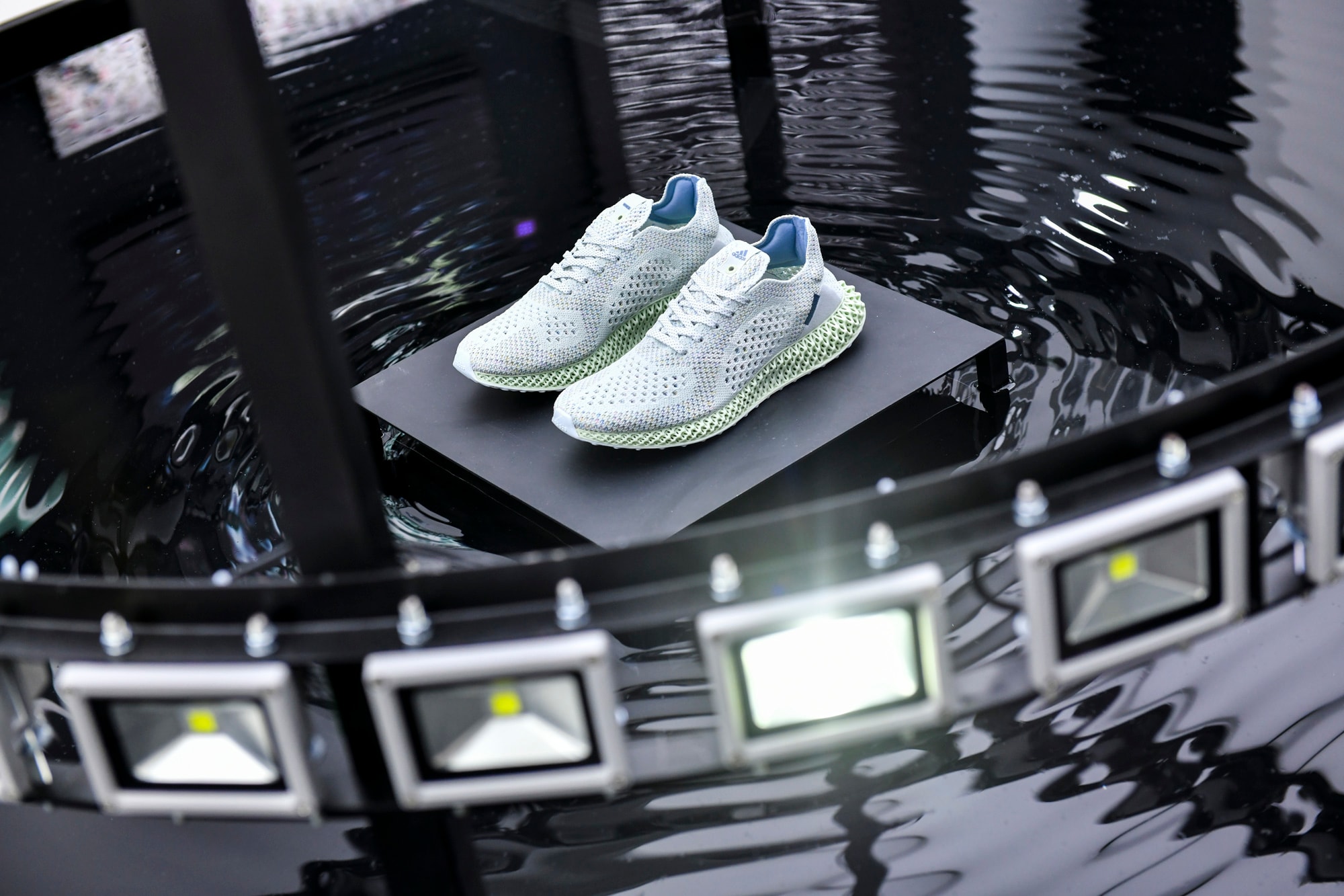 走進 INVINCIBLE 上海 adidas adidas Consortium 4D「Born From Light」發布會現場