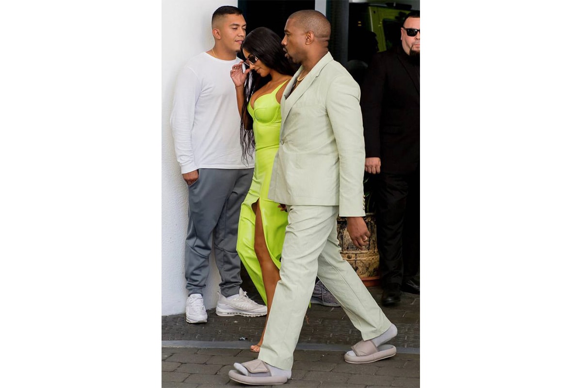 Kanye West 以幽默方式反擊拖鞋太小的網絡議論
