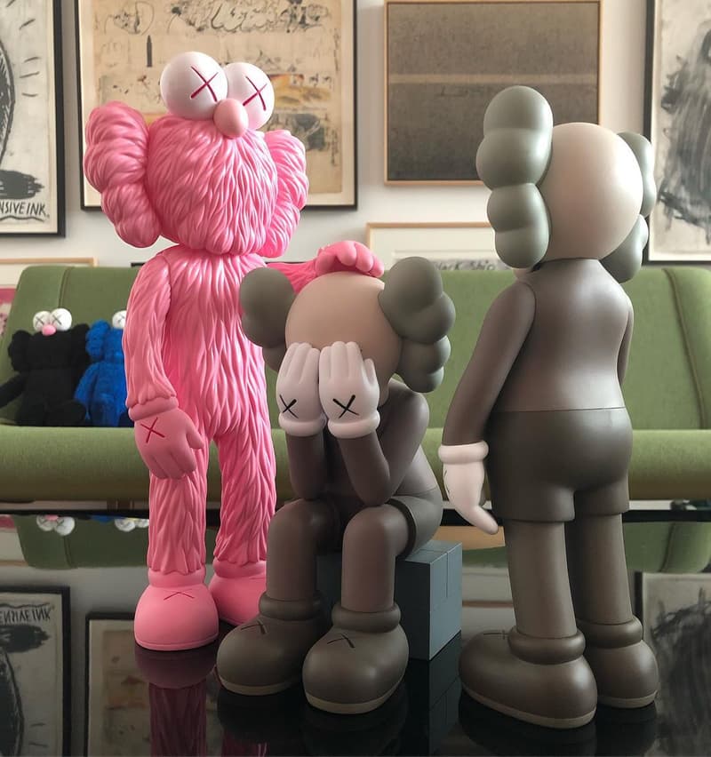 KAWS 暗示「Passing Through」搪膠玩偶即將回归