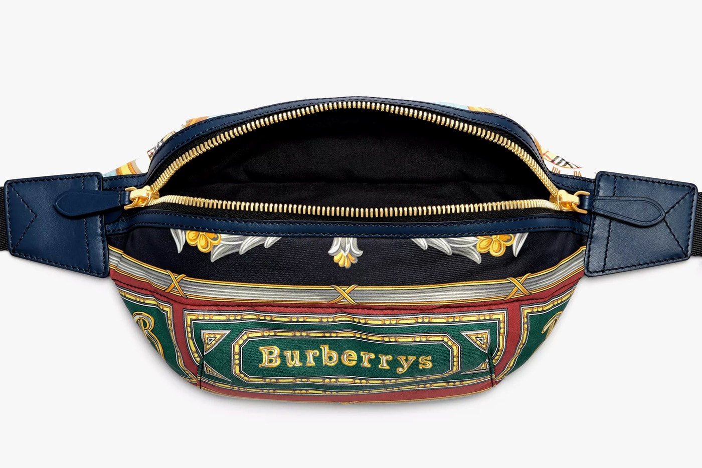 Burberry 推出全新絲巾印花腰包