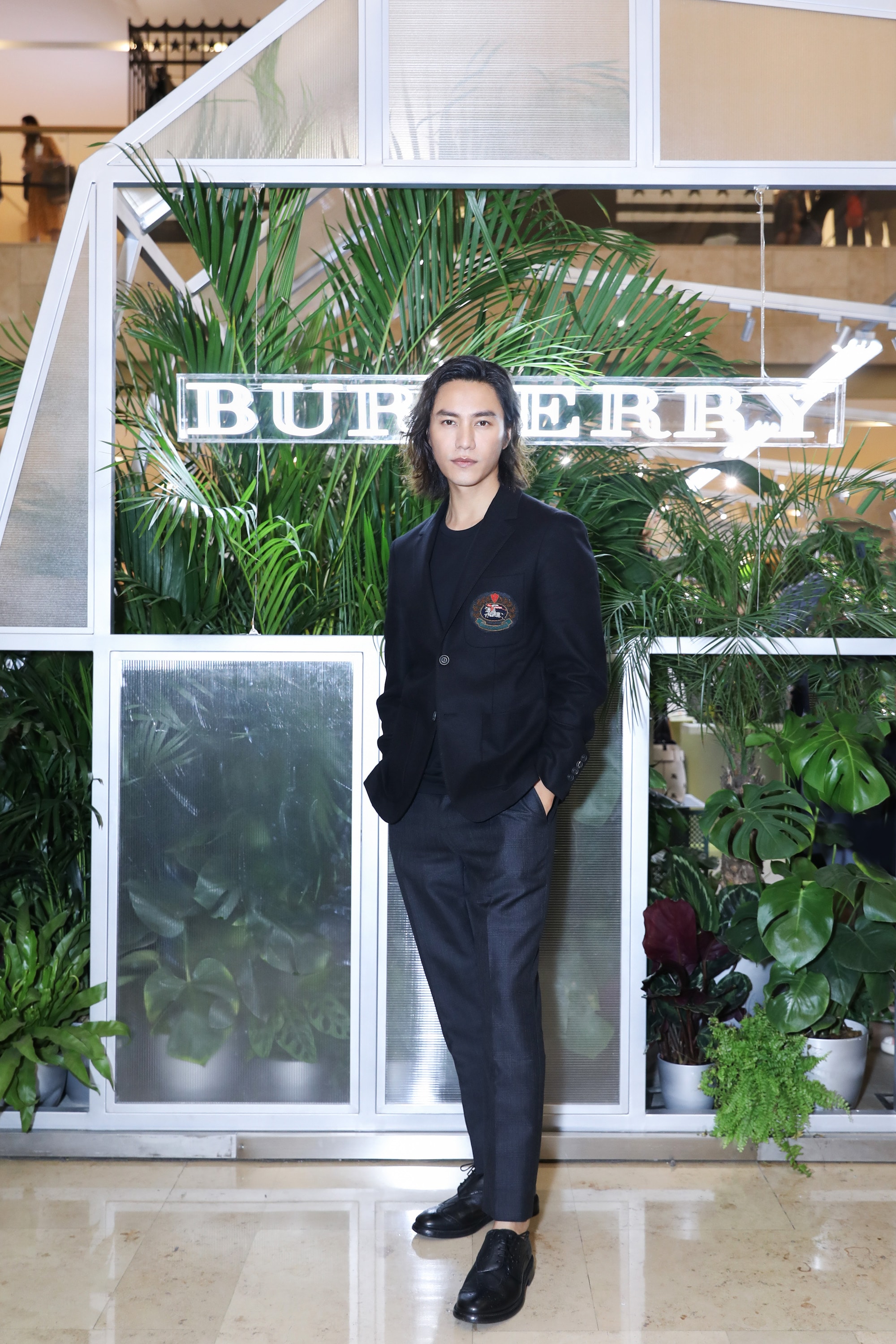 Burberry 于南京开设「The Belt 贝尔特包」限时精品店