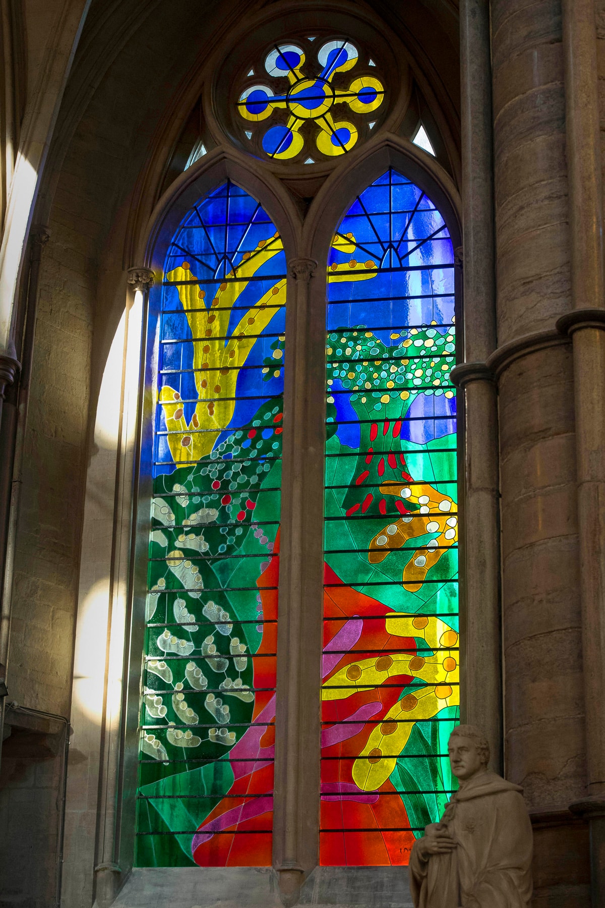 藝術家 David Hockney 為倫敦 Westminster Abbey 創作全新彩色玻璃花窗