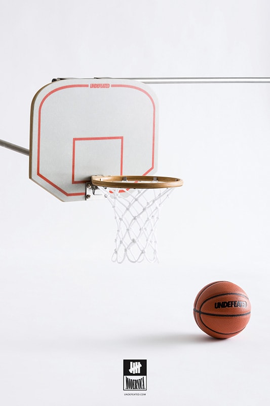 UNDEFEATED 攜手 Modernica 打造迷你籃球框