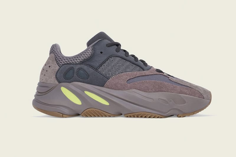 YEEZY BOOST 700 全新配色設計「Mauve」官方圖片曝光