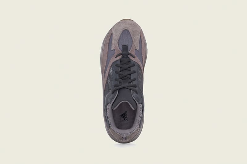 YEEZY BOOST 700 全新配色設計「Mauve」官方圖片曝光