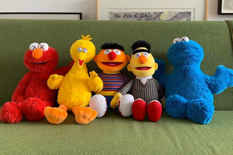 KAWS 一舉公開 UNIQLO x《Sesame Street》毛絨公仔系列