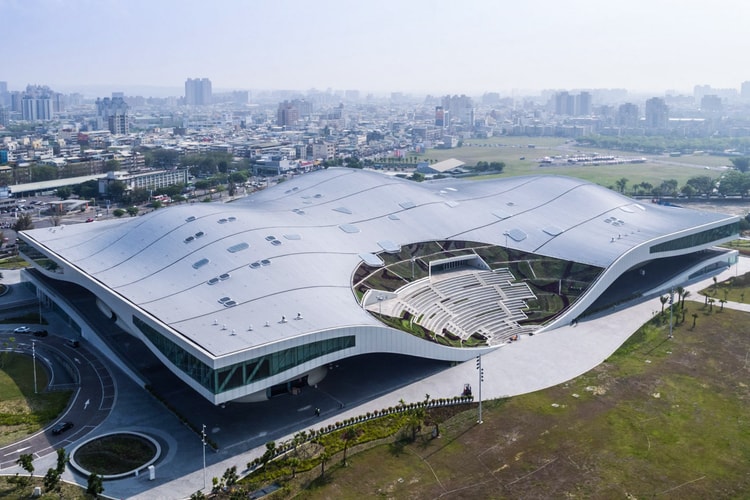 全球最大!走進台灣高雄「衛武營國家藝術文化中心」