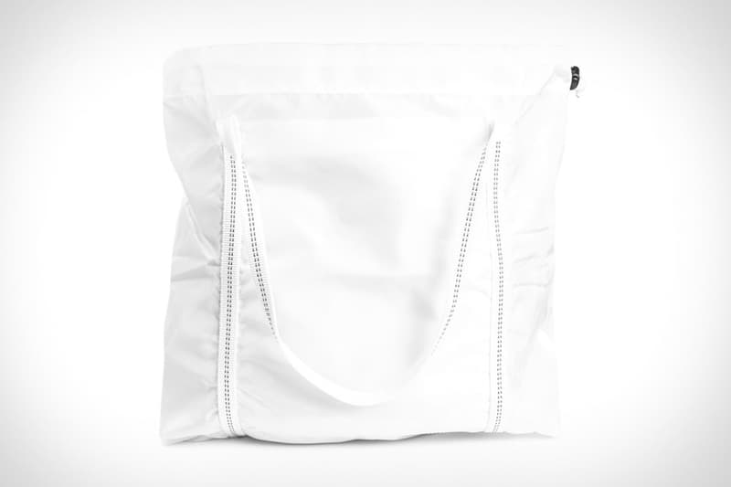 運用 NASA 火箭降落傘物料重製的 Tote Bag 系列上架