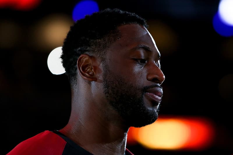 Vince Cater 與 Dwyane Wade 賽後互換球衣紀念