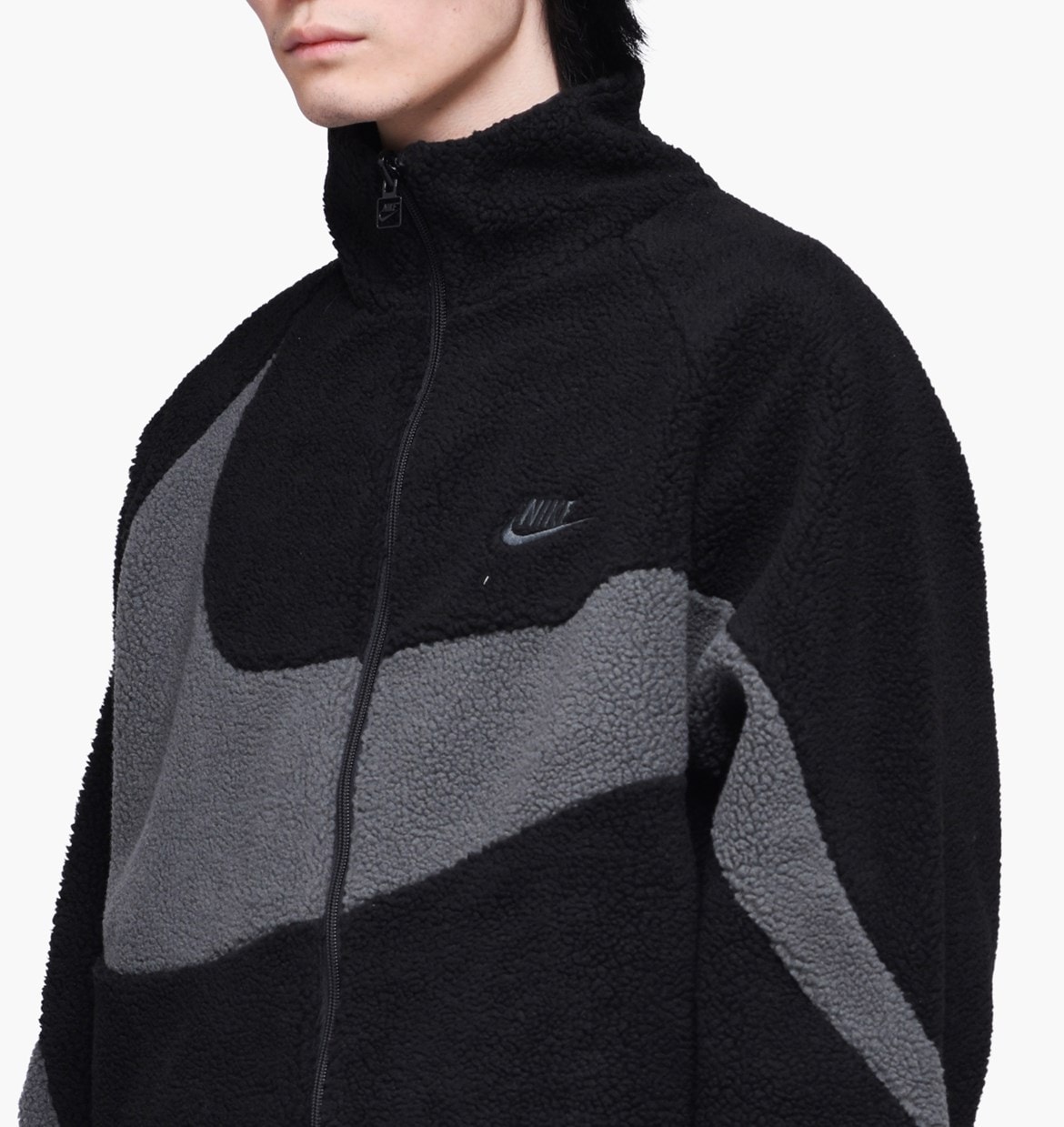 Nike Sportswear 推出全新超大 Swoosh 雙面拉鏈外套