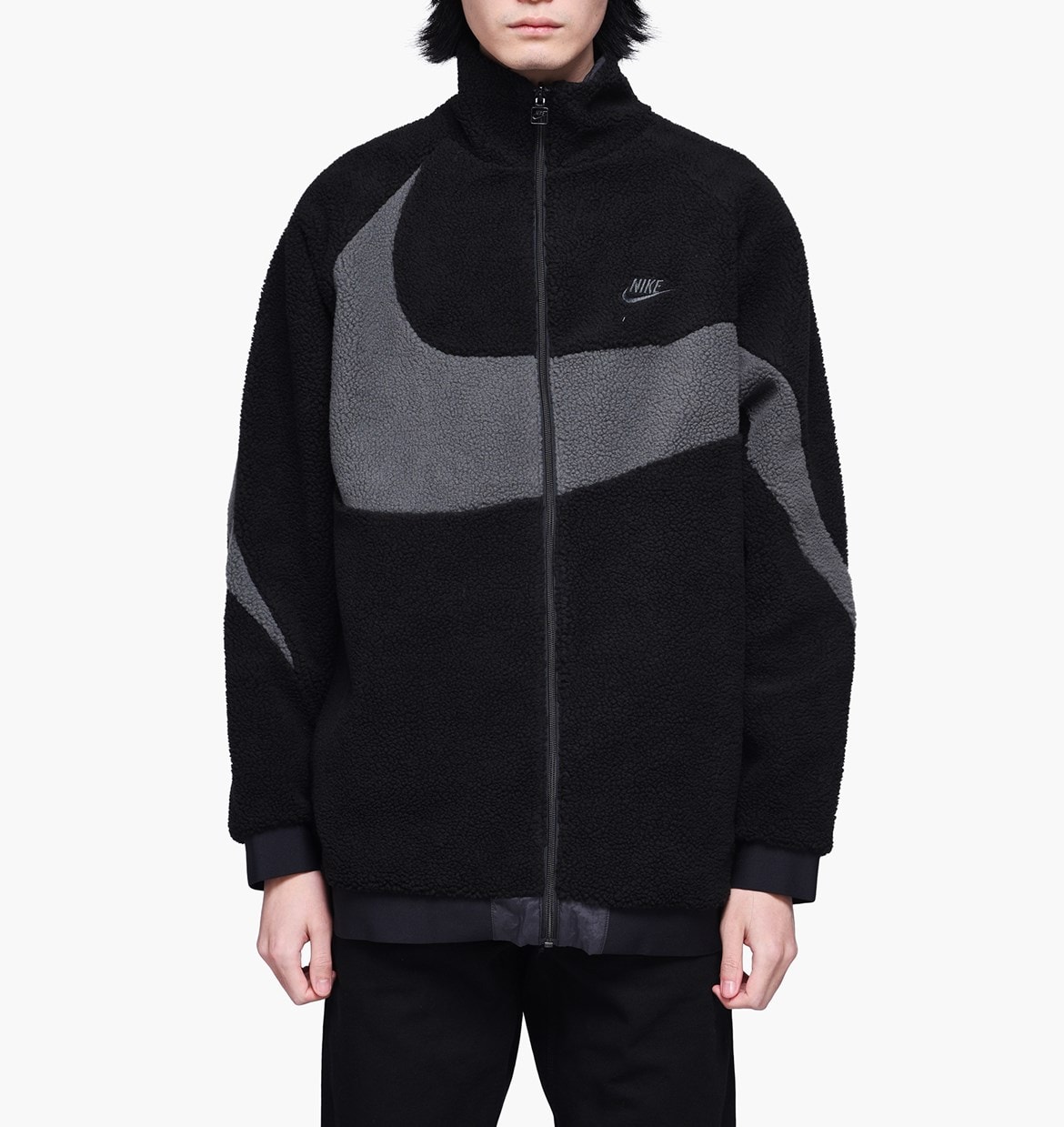 Nike Sportswear 推出全新超大 Swoosh 雙面拉鏈外套