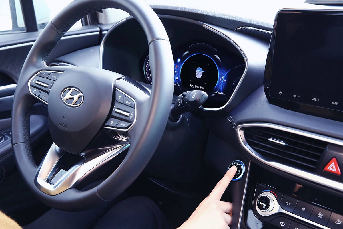 Hyundai 首創指紋開門及啟動引擎