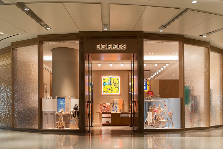 Hermès 上海國際金融中心專賣店為拓店揭幕推出別註單品