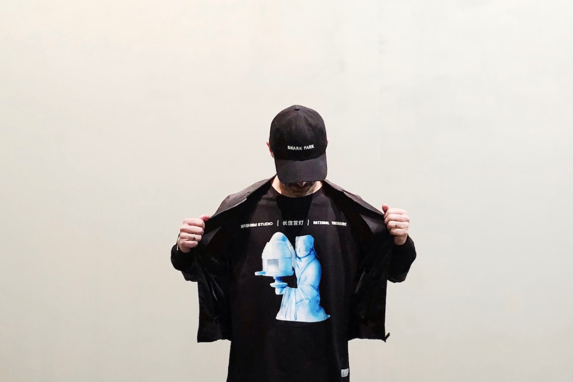 《国家宝藏》携手艺术家 Daniel Arsham 打造「长信宫灯」限量 T 恤