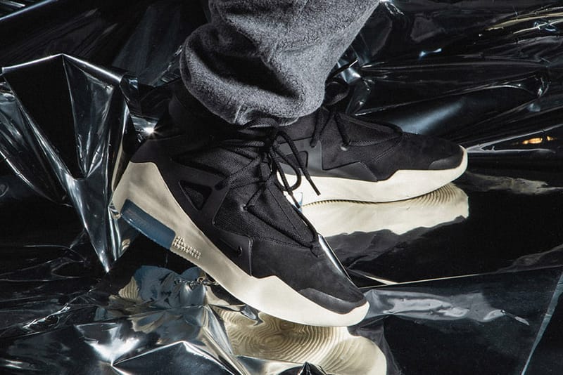 年度重磅鞋款 Nike Air Fear of God 1 黑色版本上腳預覽
