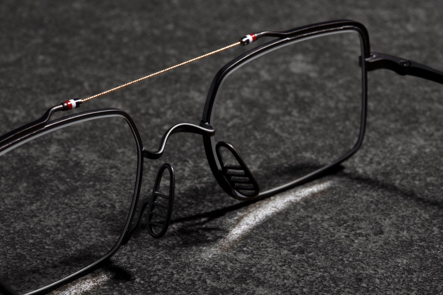 THOM BROWNE 全新限定 TBX909 與 TBX910 眼鏡上架
