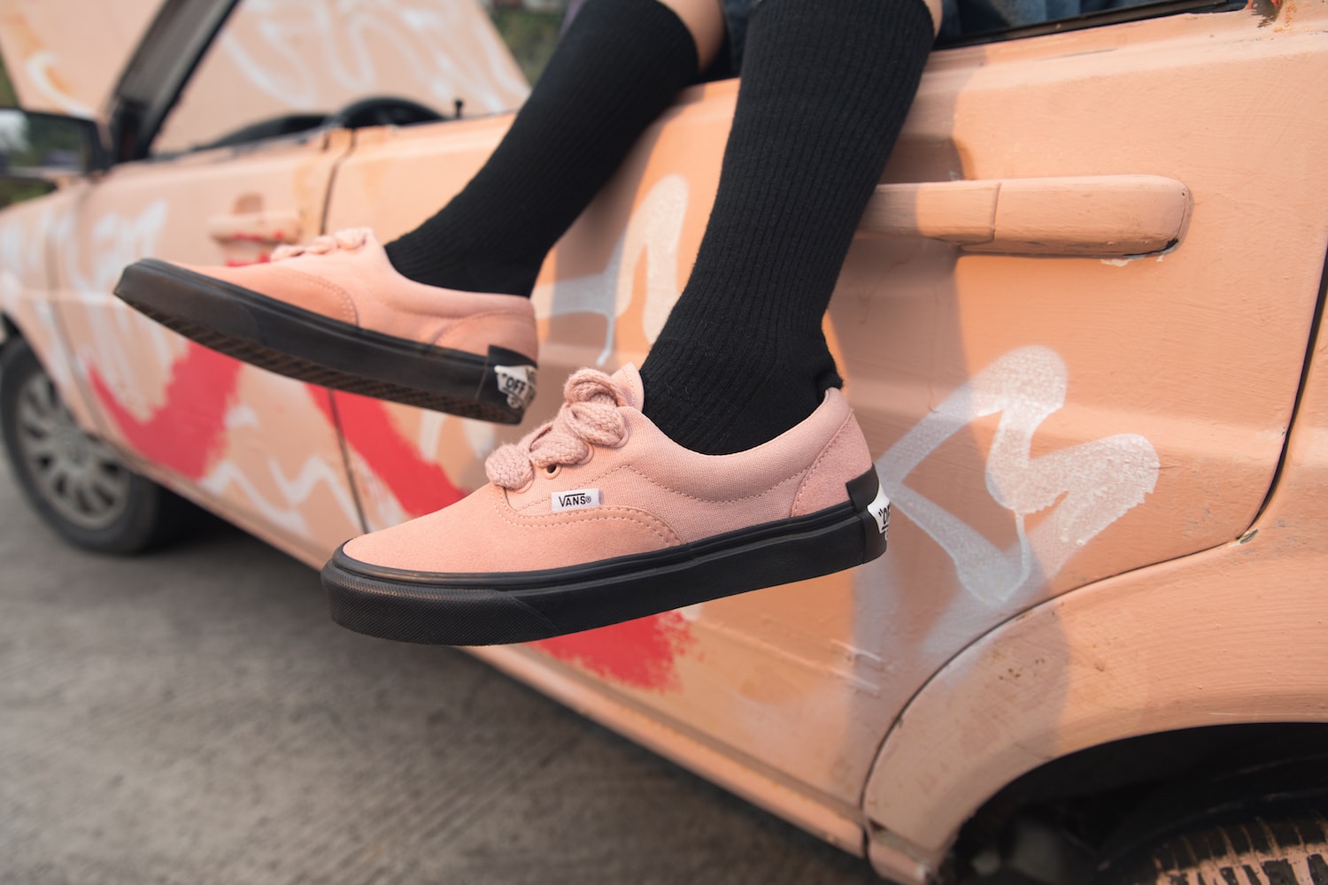 Vans 攜手蘇五口 Purlicue 推出豬年生肖聯名系列鞋款