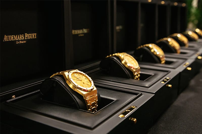 Bruno Mars 贈予樂團全員 Audemars Piguet 18K 金腕錶
