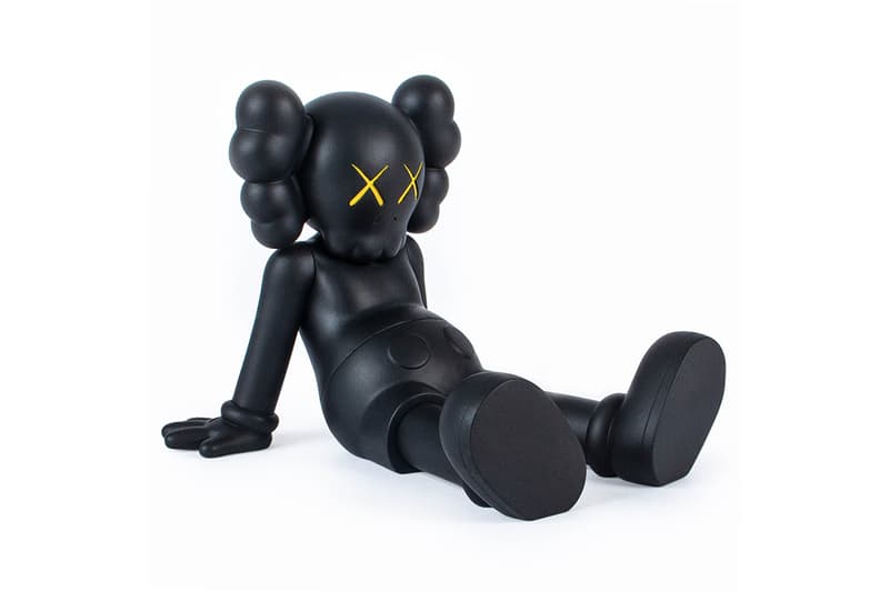 KAWS 全新雕塑展覽「KAWS: HOLIDAY」台北站周邊商品一覽