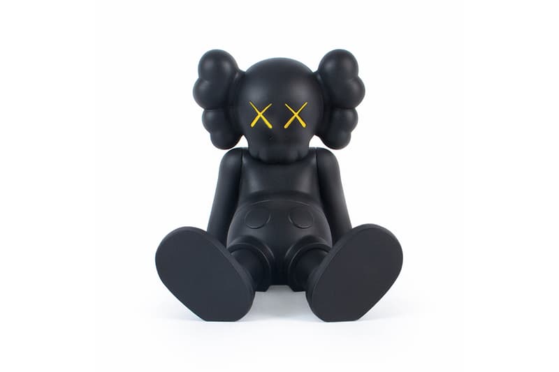 KAWS 全新雕塑展覽「KAWS: HOLIDAY」台北站周邊商品一覽