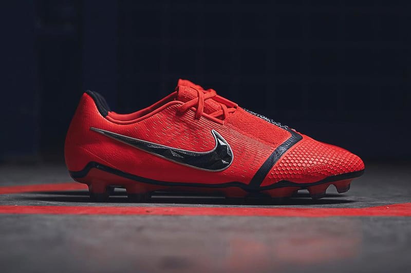 Nike 推出全新 PhantomVNM 足球靴
