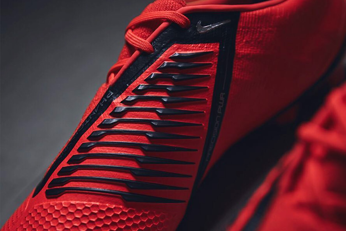 Nike 推出全新 PhantomVNM 足球靴