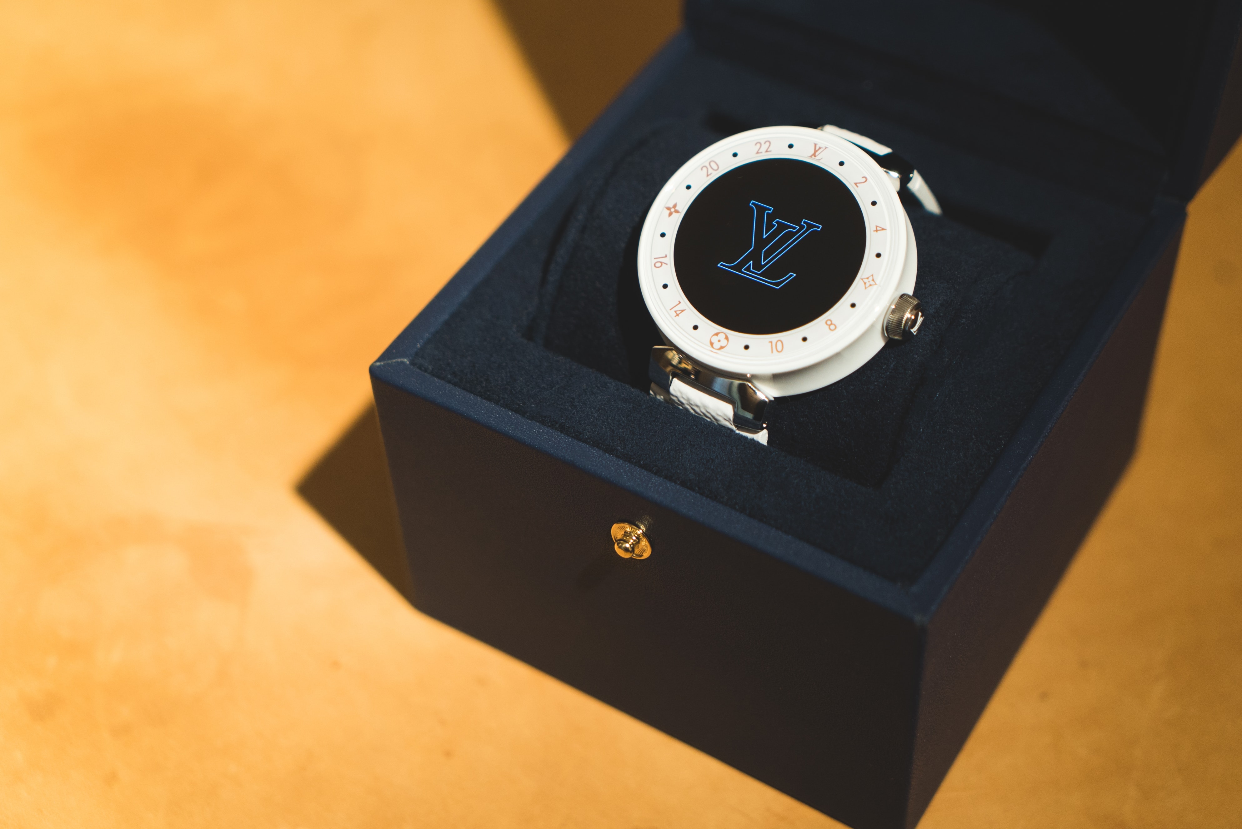 近賞 Louis Vuitton 最新 Horizon 智能腕錶及耳機