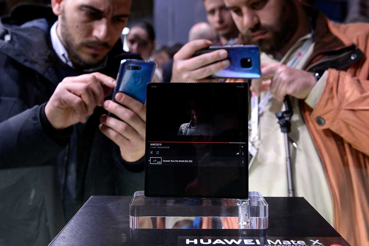 Huawei 發佈折疊式 5G 手機 Mate X