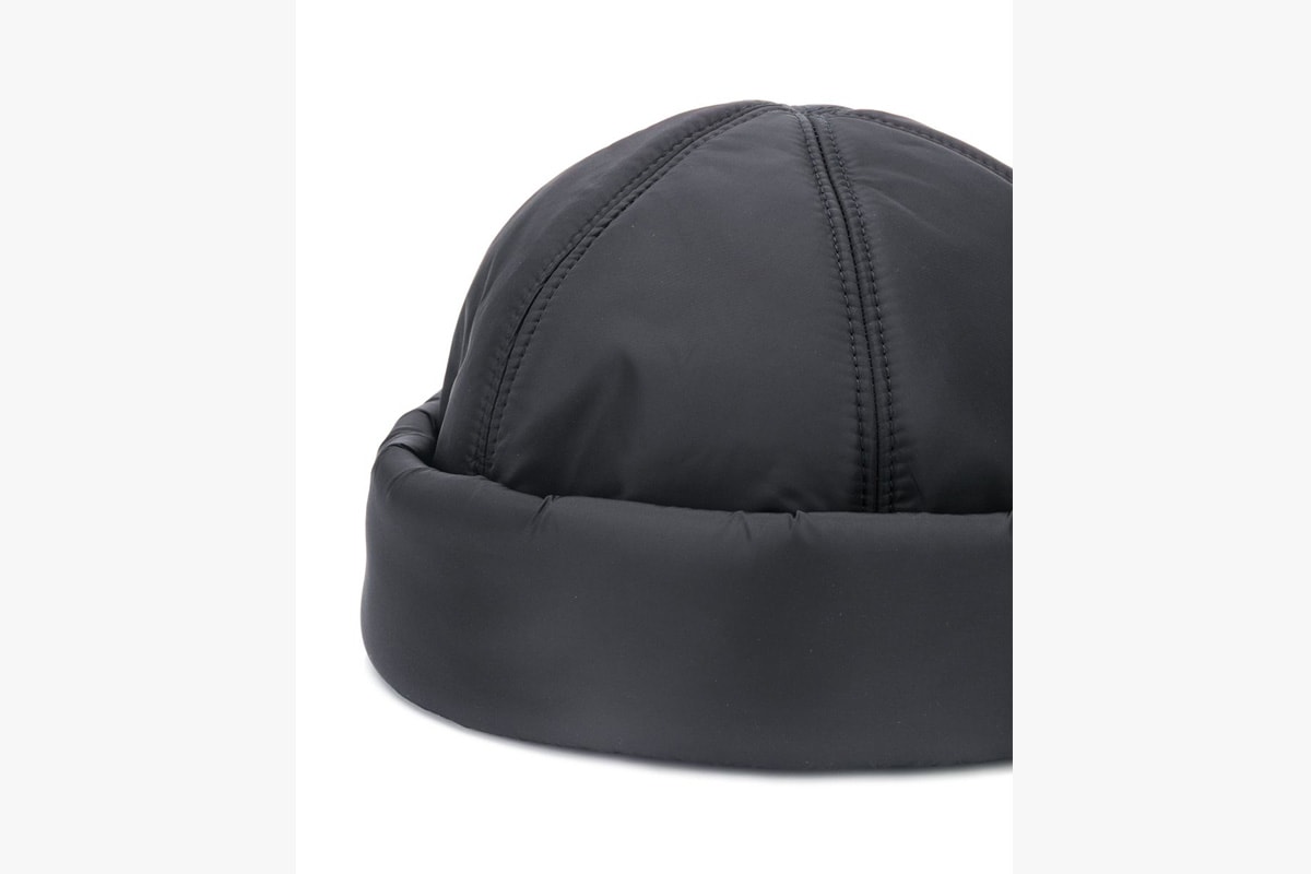 Prada 推出全新 Logo 尼龙冷帽