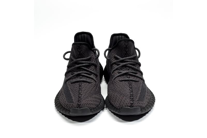 率先近賞 YEEZY BOOST 350 V2 全新黑魂配色