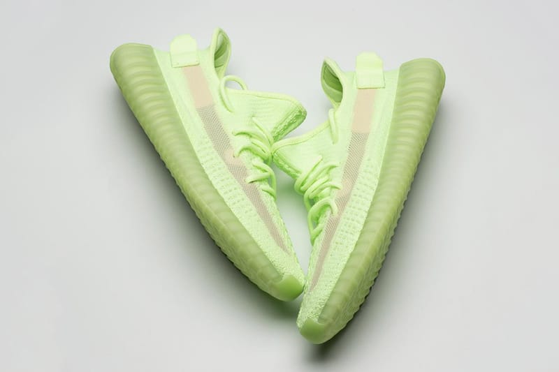 搶先預覽 YEEZY BOOST 350 V2 全新配色「Glow In The Dark」