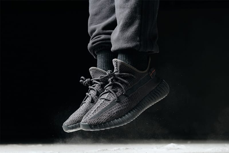 YEEZY BOOST 350 V2 全新黑魂配色上腳預覽