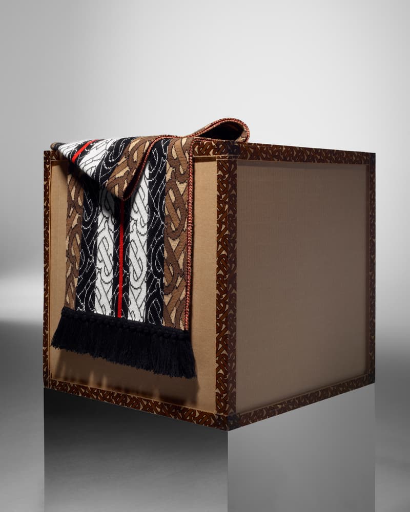 Burberry 推出首個專屬標識印花系列