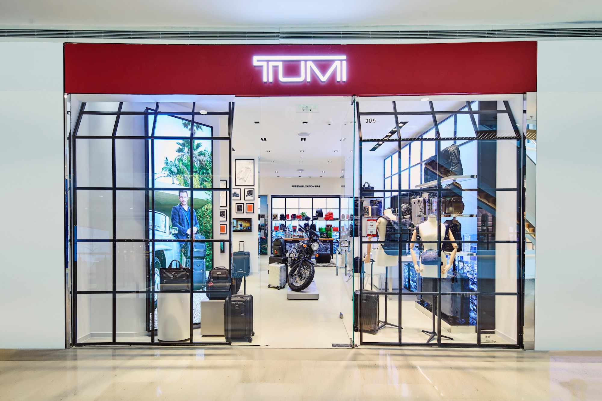 TUMI 于上海开设全新限时精品店