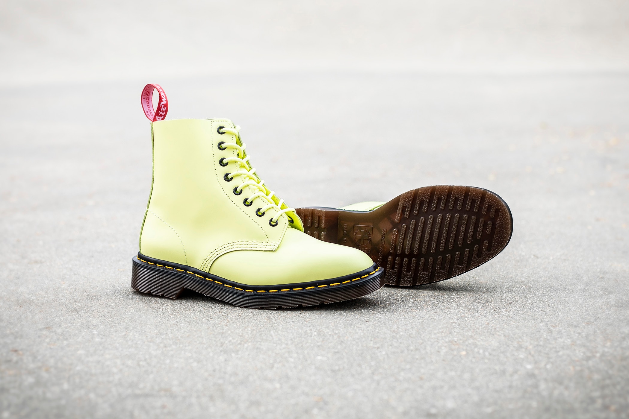 UNDERCOVER x Dr. Martens 全新聯名 1460 靴款系列登場