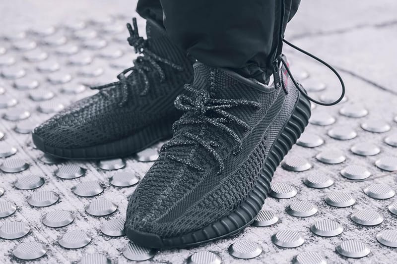 YEEZY BOOST 350 V2 人氣黑魂配色最新上腳預覽