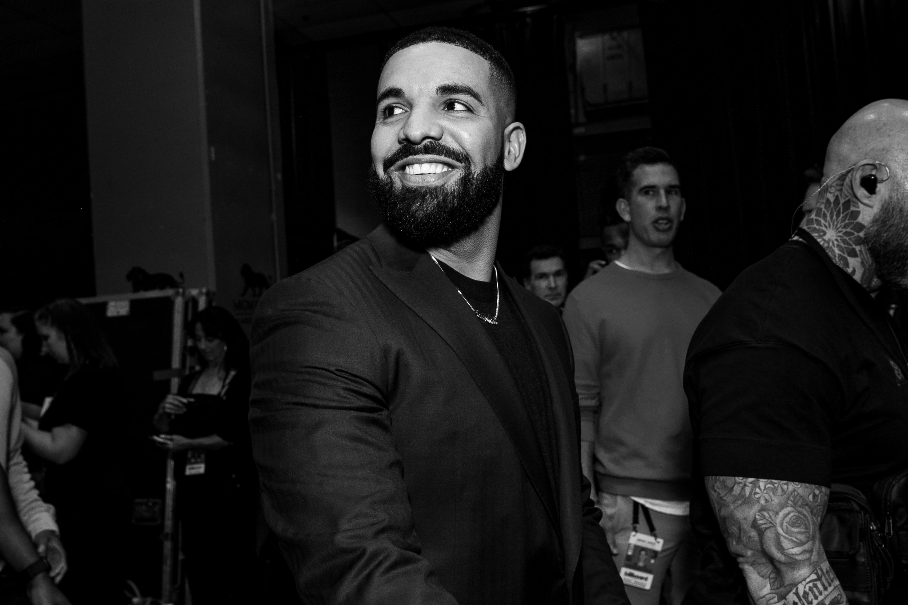 Drake 成為史上第二多歌曲入選 Billboard 百大榜單前十名之音樂人