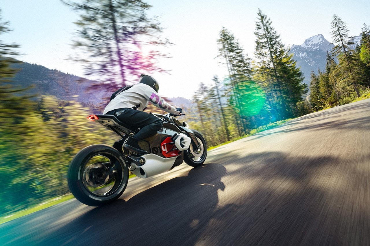 BMW 推出全新電單車 Motorrad Vision DC Roadster