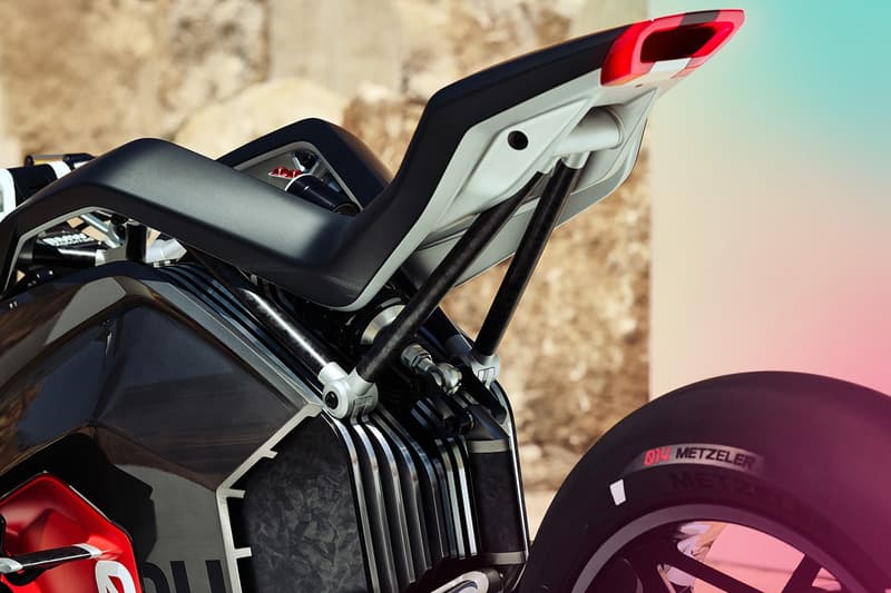 BMW 推出全新電單車 Motorrad Vision DC Roadster