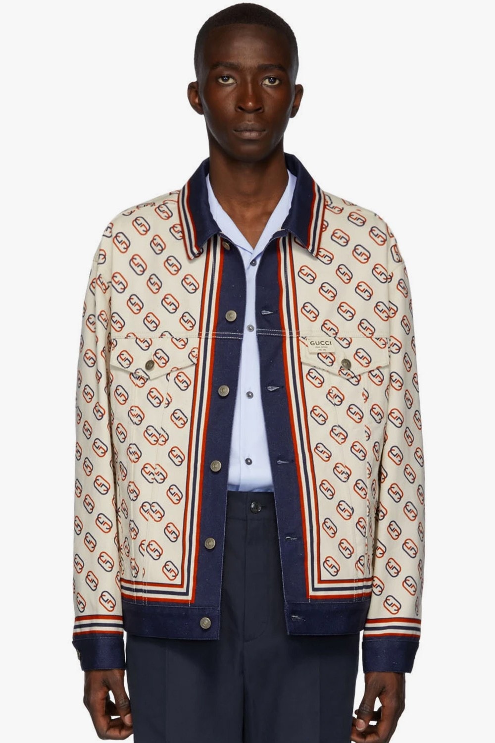 Gucci 全新 GG Logo 印花丹寧夾克和絲質短褲上架
