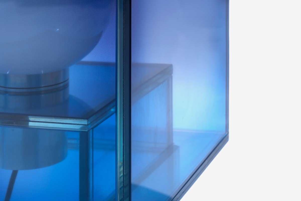 BUZAO 工作室於 2019 邁阿密設計展推出漸變藍玻璃家具